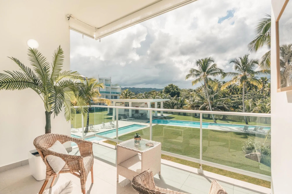 Playa Bonita Lavish Apartment at Lake View 42B