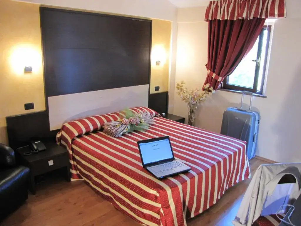 Standard Double room (full double bed)