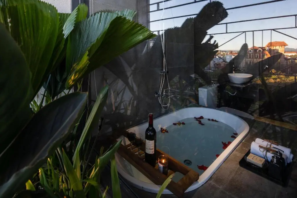 Standard Double room with balcony (full double bed)