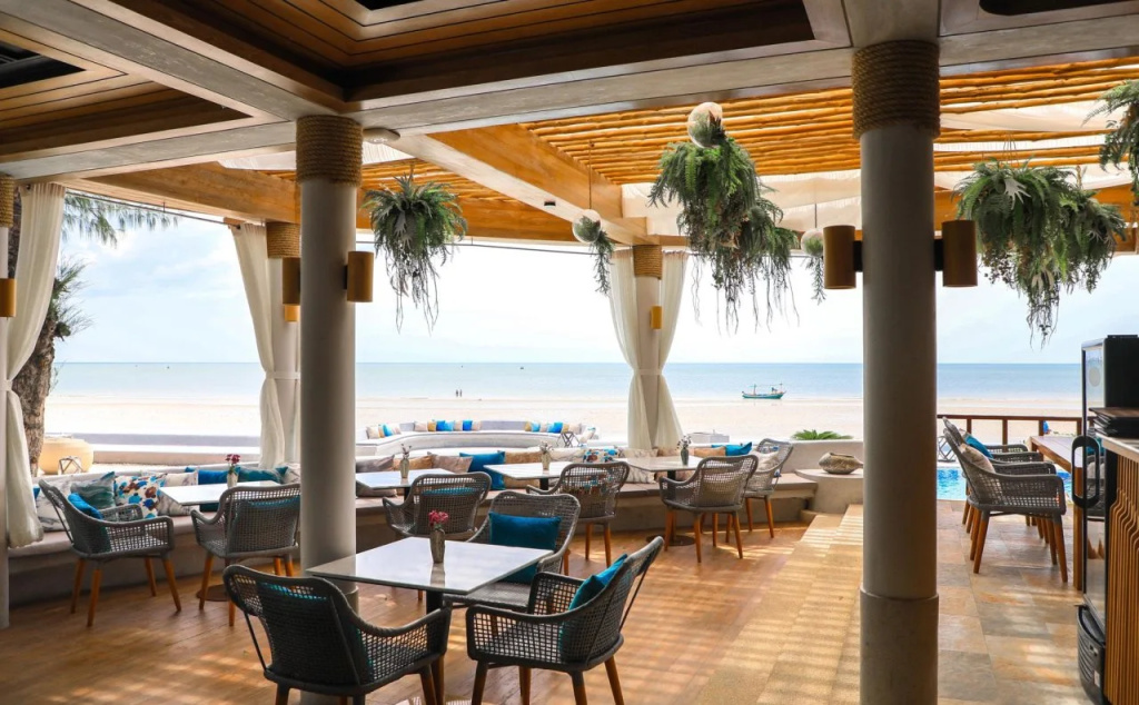 Beach & Waterfront