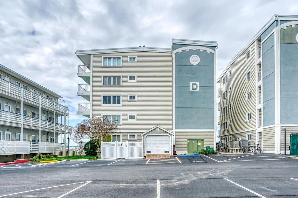 Thunder Island 147d 2 Bedroom Condo by RedAwning