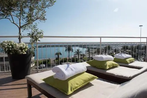 Balcony & Terrace