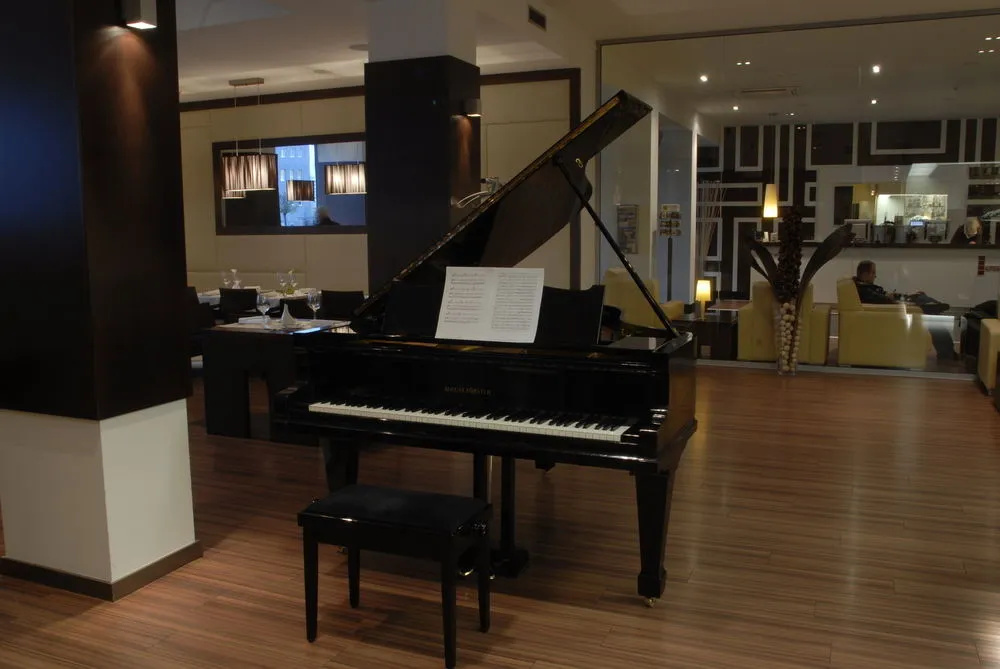 Lobby & Reception