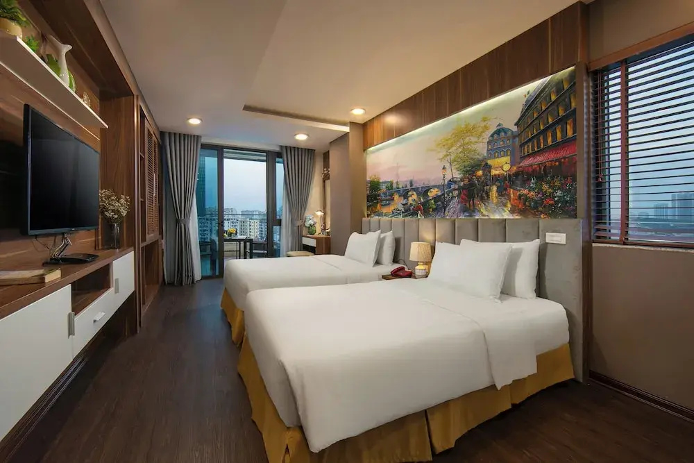 Presidential Triple room with balcony and with city view