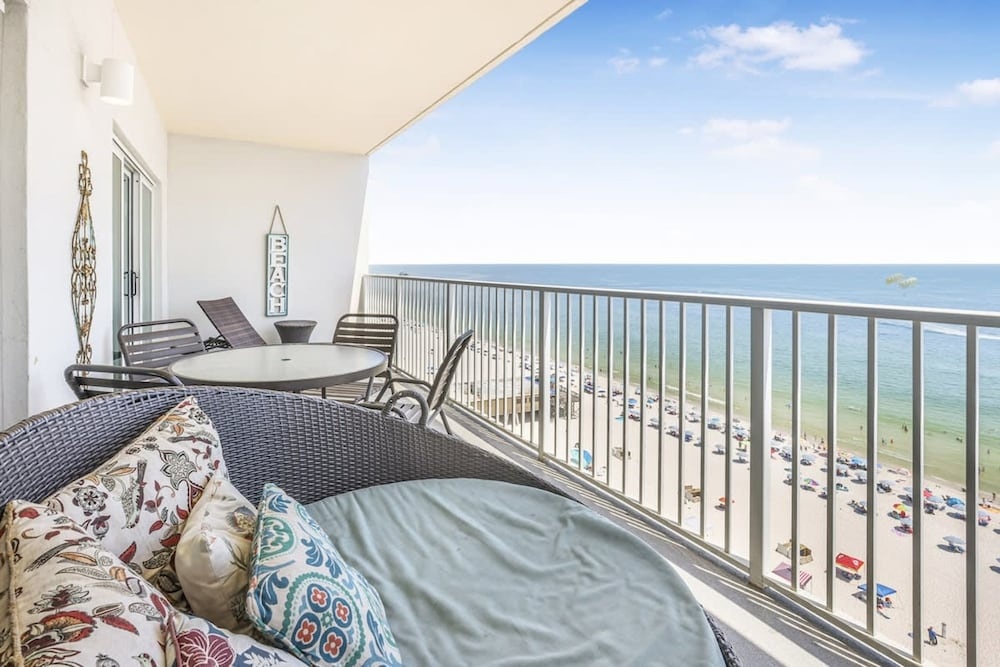 Seawind 1208 Beach Front Zero Entry Pool — 2