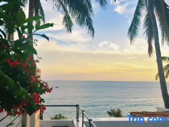 Floral Sea Courtyard Hotel/Accomodation