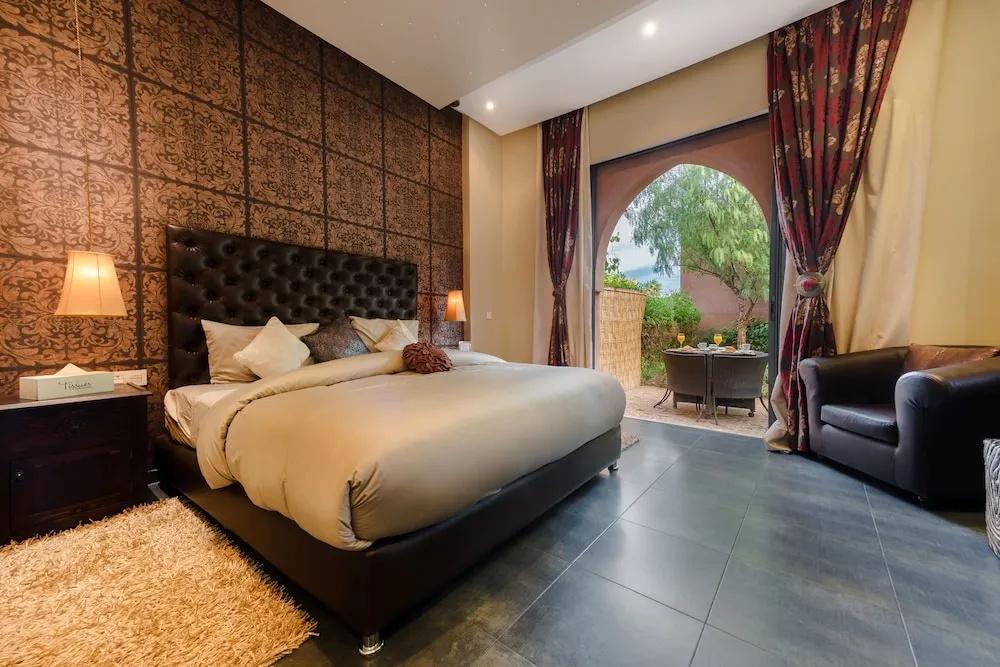 Deluxe Double room with balcony (full double bed)