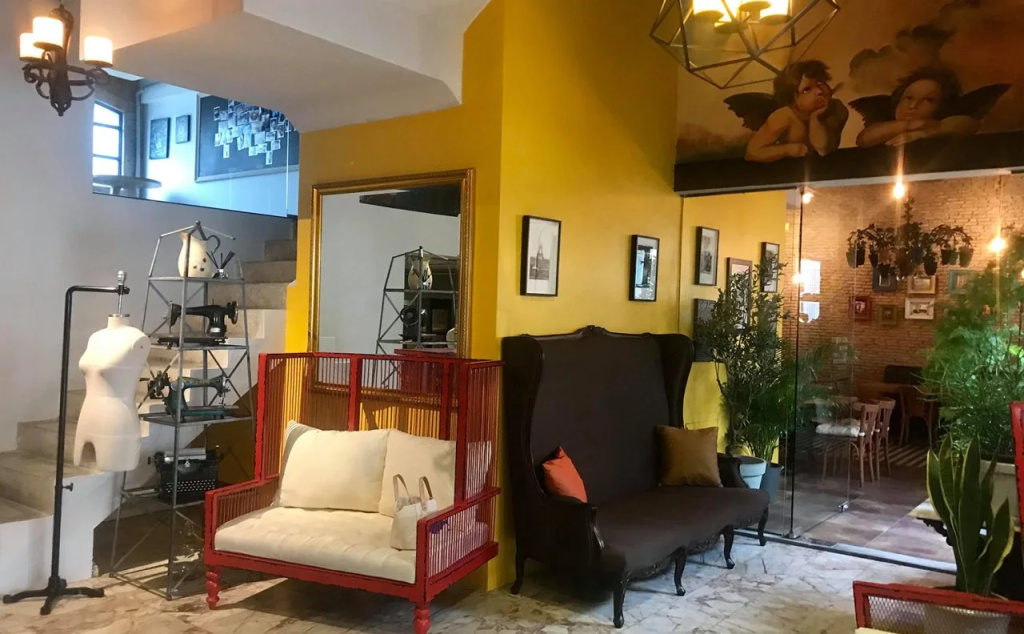 Lobby & Reception