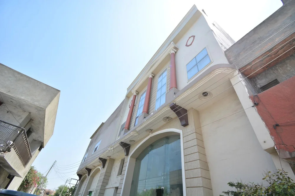 Oyo 40230 Hotel Royal Palace