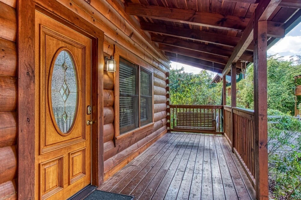Ern864 - The Cedars - Great Location! Close To All The Action! 5 Bedroom Cabin by RedAwning