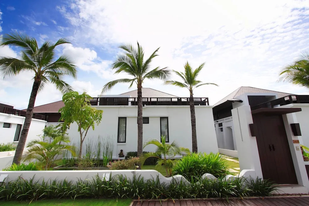 The Oriental Beach Pool Villa & Village