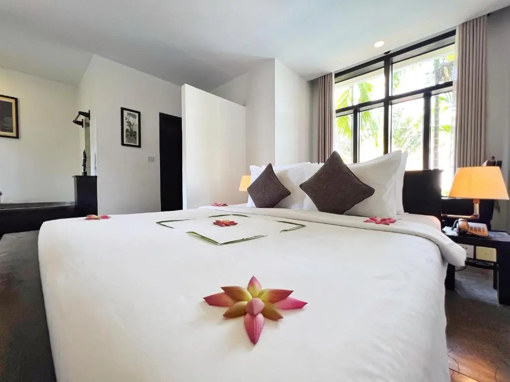 Deluxe Double room with balcony and with pool view (full double bed)