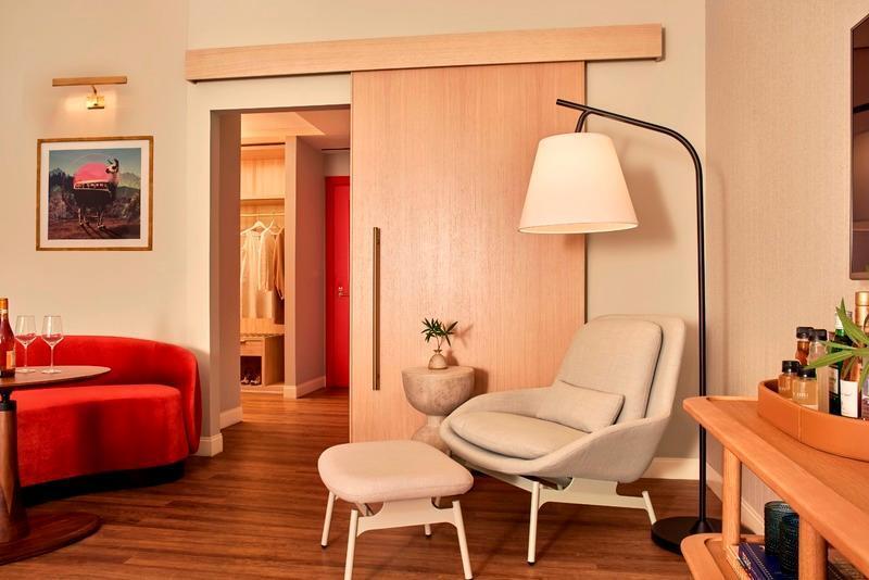 Четырёхместный номер Standard с видом на воду в Virgin Hotels Dallas