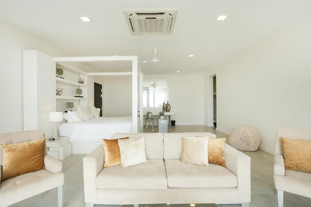Green Turtle Villa By The Serendipity Collection