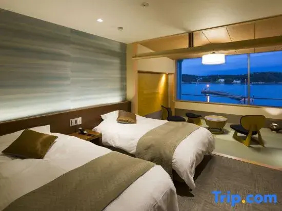 Superior room with ocean view