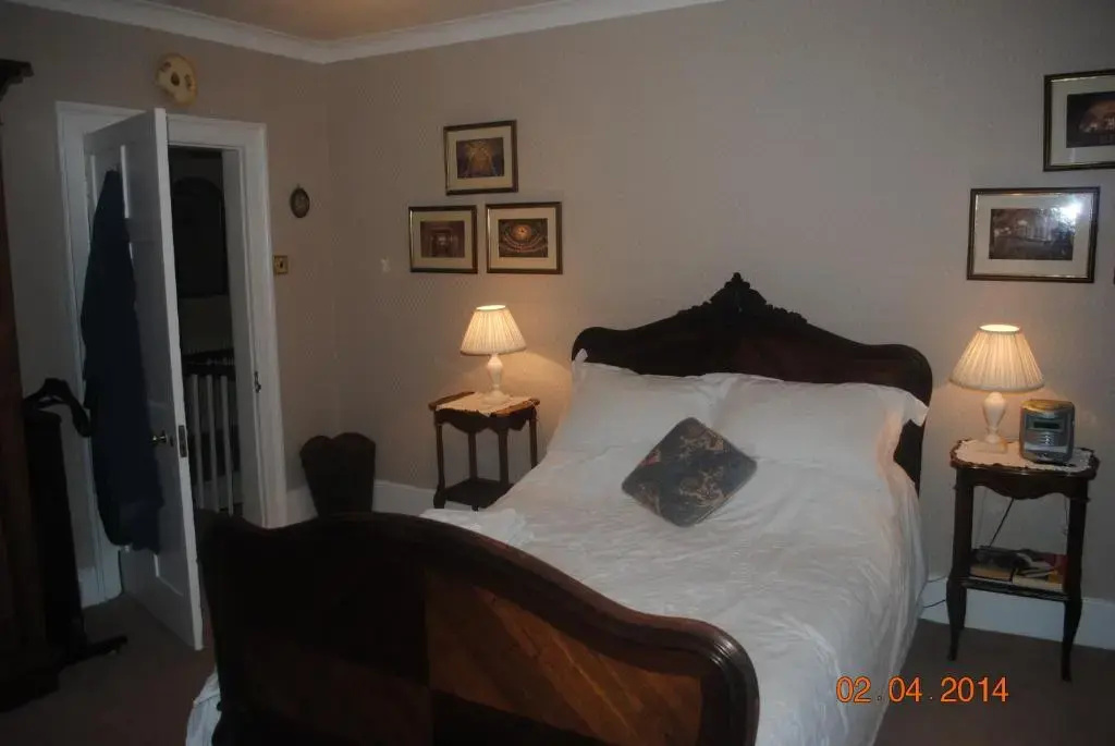 Deluxe Double room (full double bed)