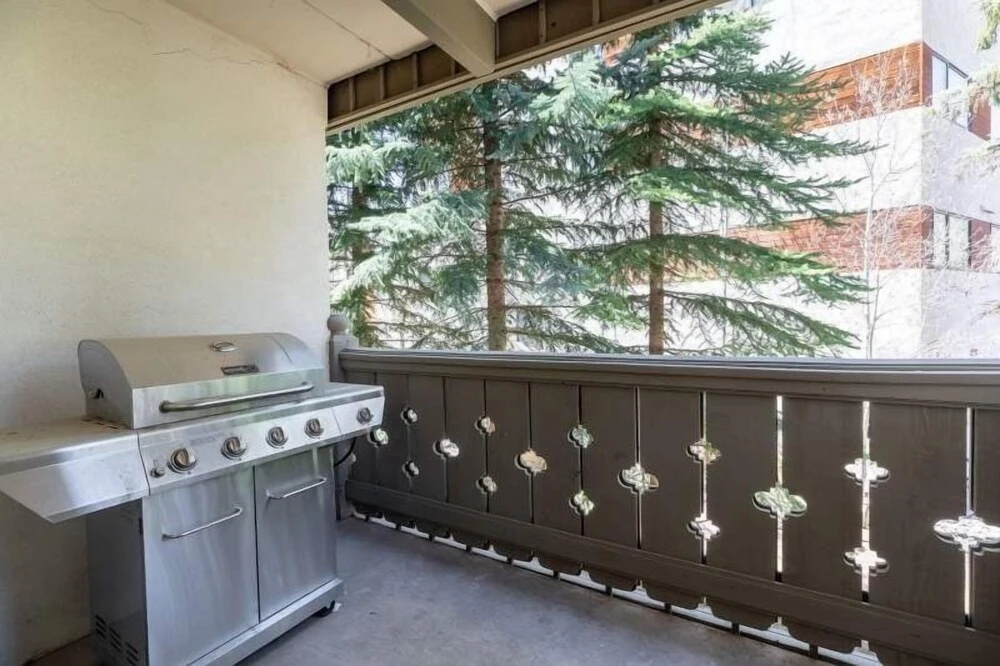 Vail Village condo walking distance to Gondola by RedAwning