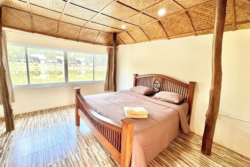 Бунгало с видом на реку в Fahluang Resort