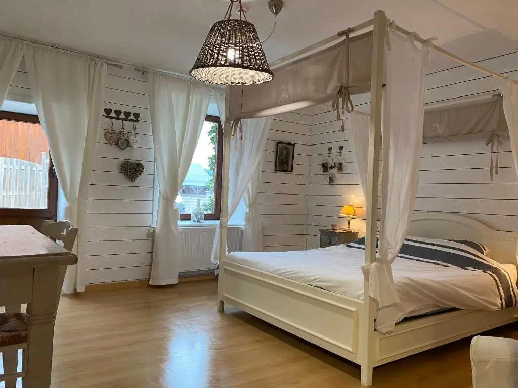 6 Bedrooms Cottage