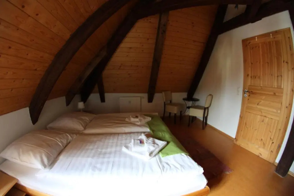 3 Bedrooms Apartment