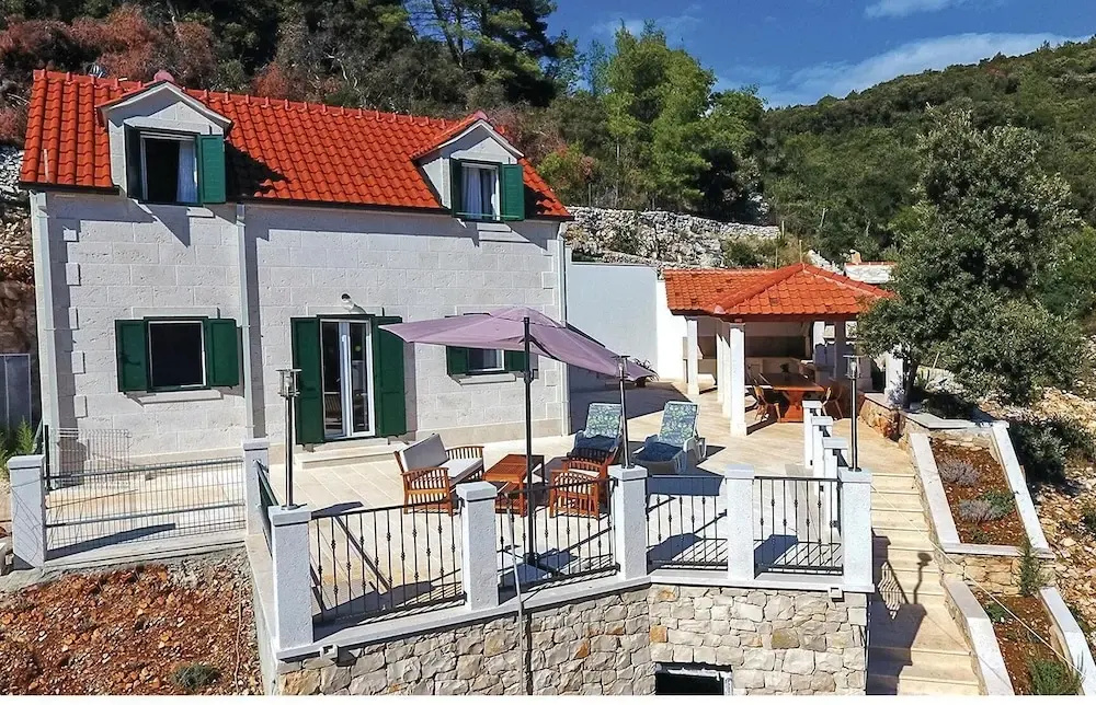 Beautiful Home in Pucisca With 3 Bedrooms and Wifi