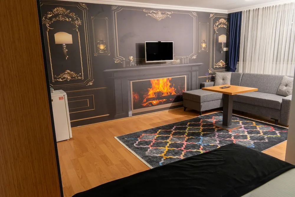 Heraldic Room Hotel — 1