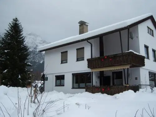 Haus Tapestry
