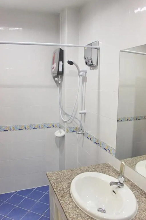 Кровать в общем номере (женский номер) в Ananas Phuket Central Hostel