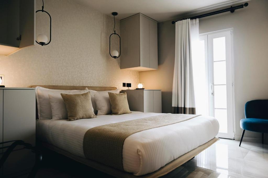 Deluxe Double room with balcony and with sea view (full double bed)