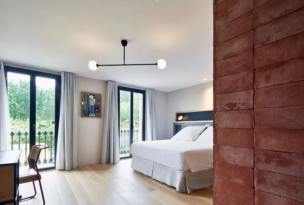 Mountain Deluxe Double room (full double bed)