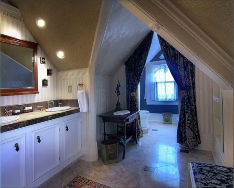 Luxury Suite