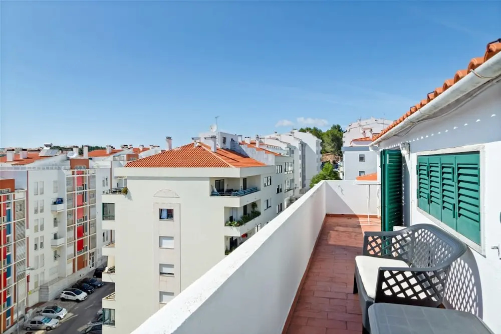 Lovely 2 Bedroom Duplex Apt w Terrace in Cascais