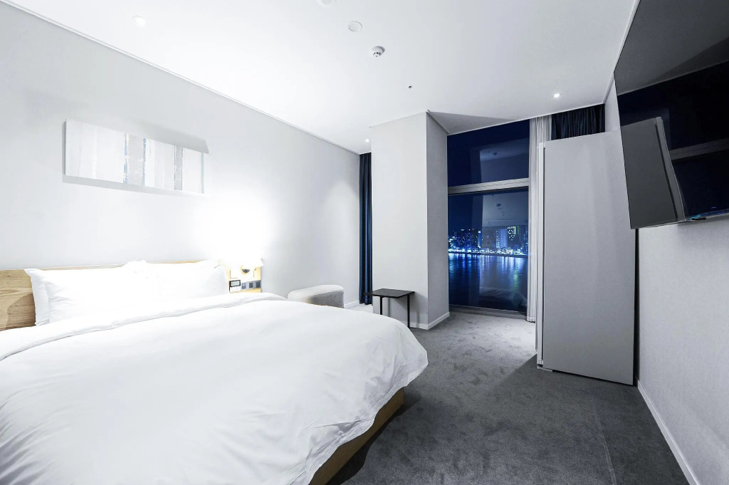 Deluxe Double room with ocean view (full double bed)