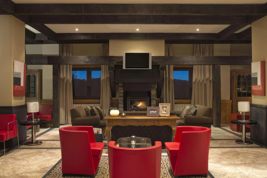 Lobby & Reception