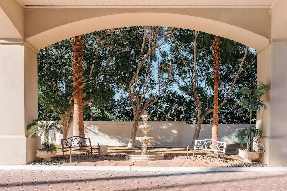 L3 Oasis Hotel