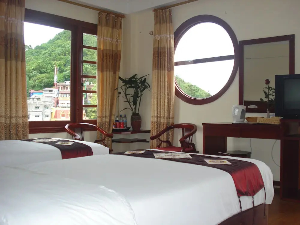 Deluxe Double room with balcony and with mountain view (full double bed)