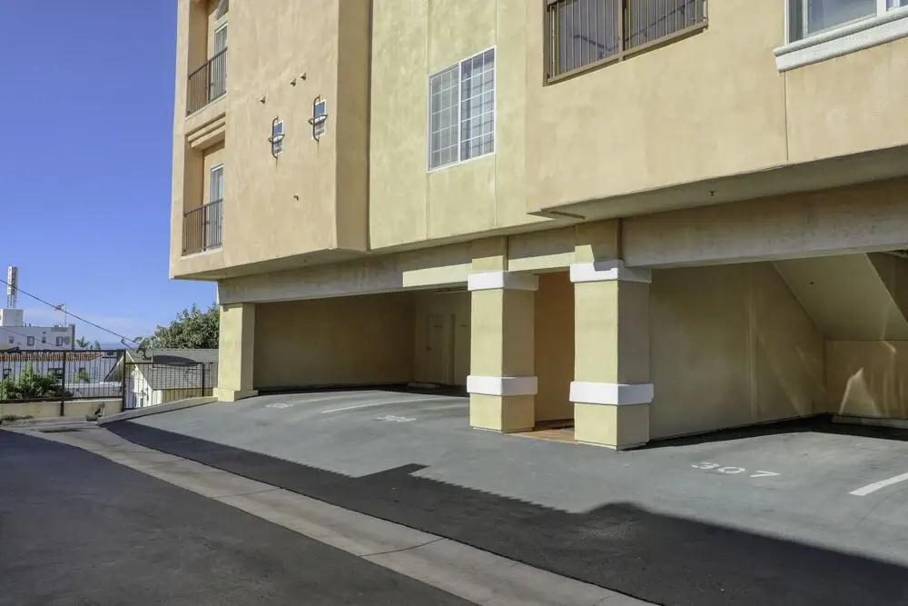 307 Casa Bella 2 Bedroom Condo by Redawning
