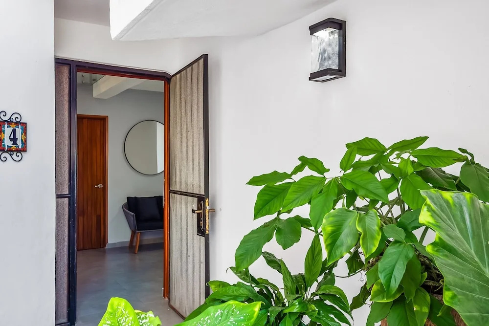 Bright Ocean-view 2-story Condo Near Beach With Pool, Balcony & Full Kitchen