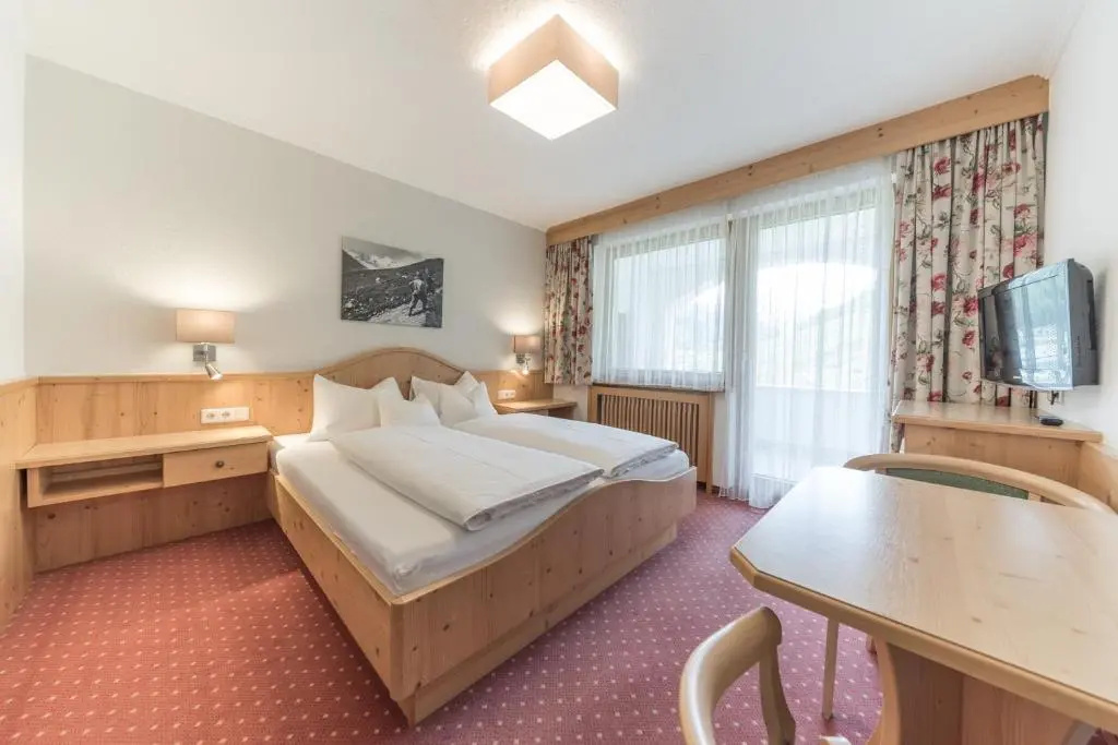 Standard Double room with balcony (full double bed)