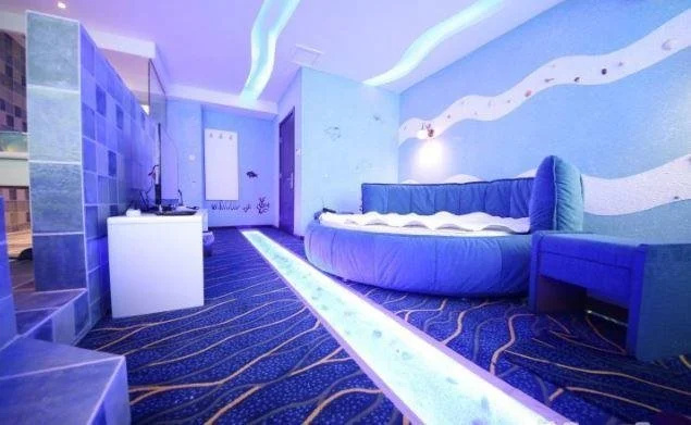 Waltz Hotel