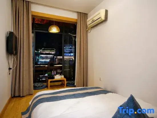 Standard Double room with river view (full double bed)