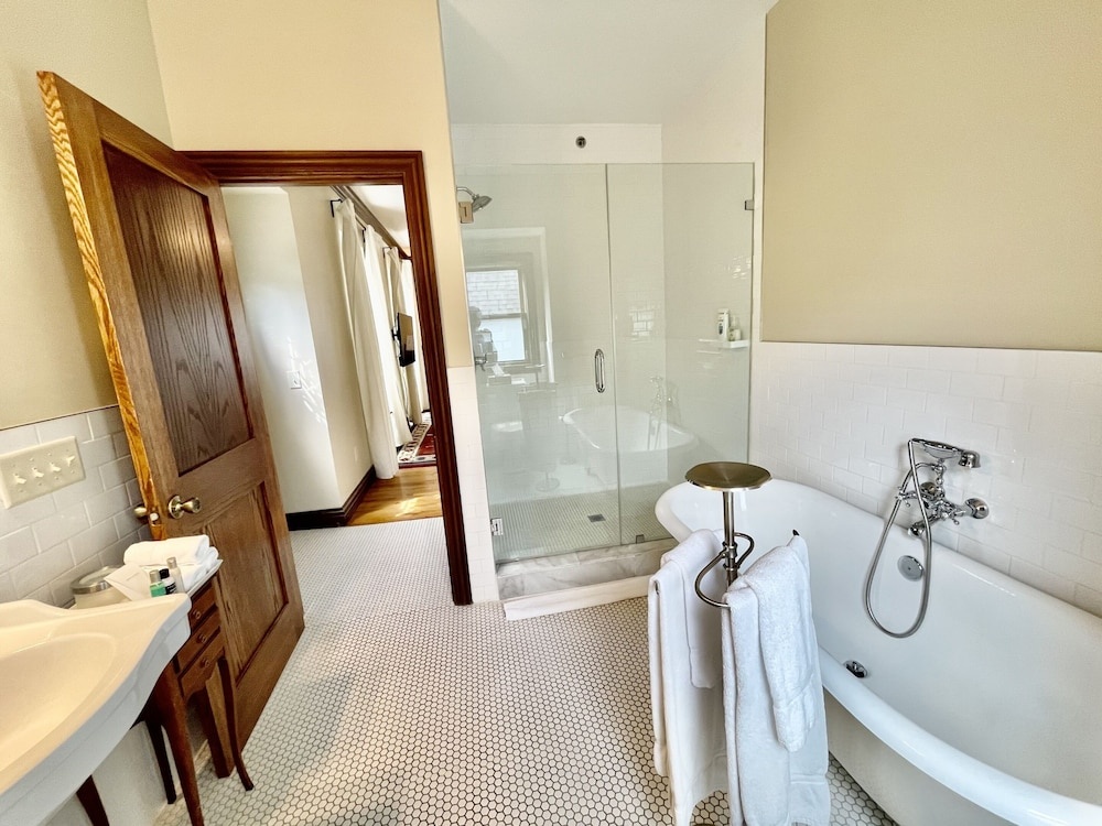 Dartmouth House Inn