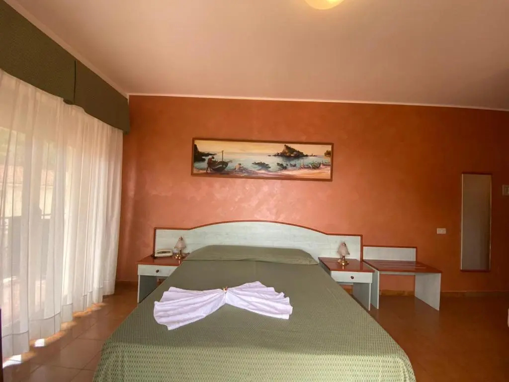 Standard Double room with sea view (full double bed)
