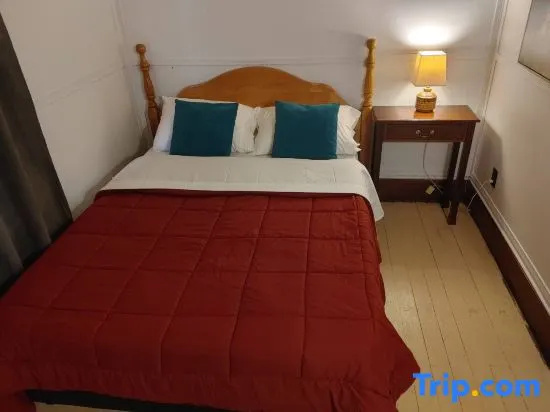 Cozy Economy Room in Central Saint John with Shared Facilities