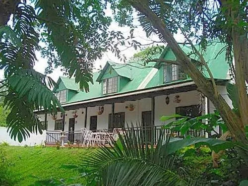 La Familia Guest House
