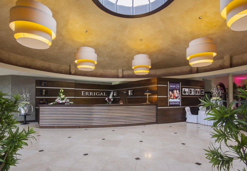 Lobby & Reception