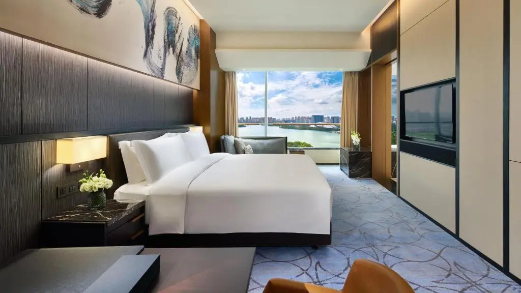 Premium Club Lounge Access Double room Lake View (full double bed)