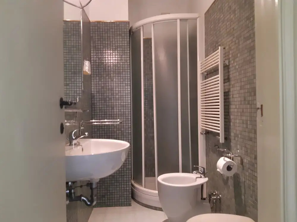 Small Double room (full double bed)