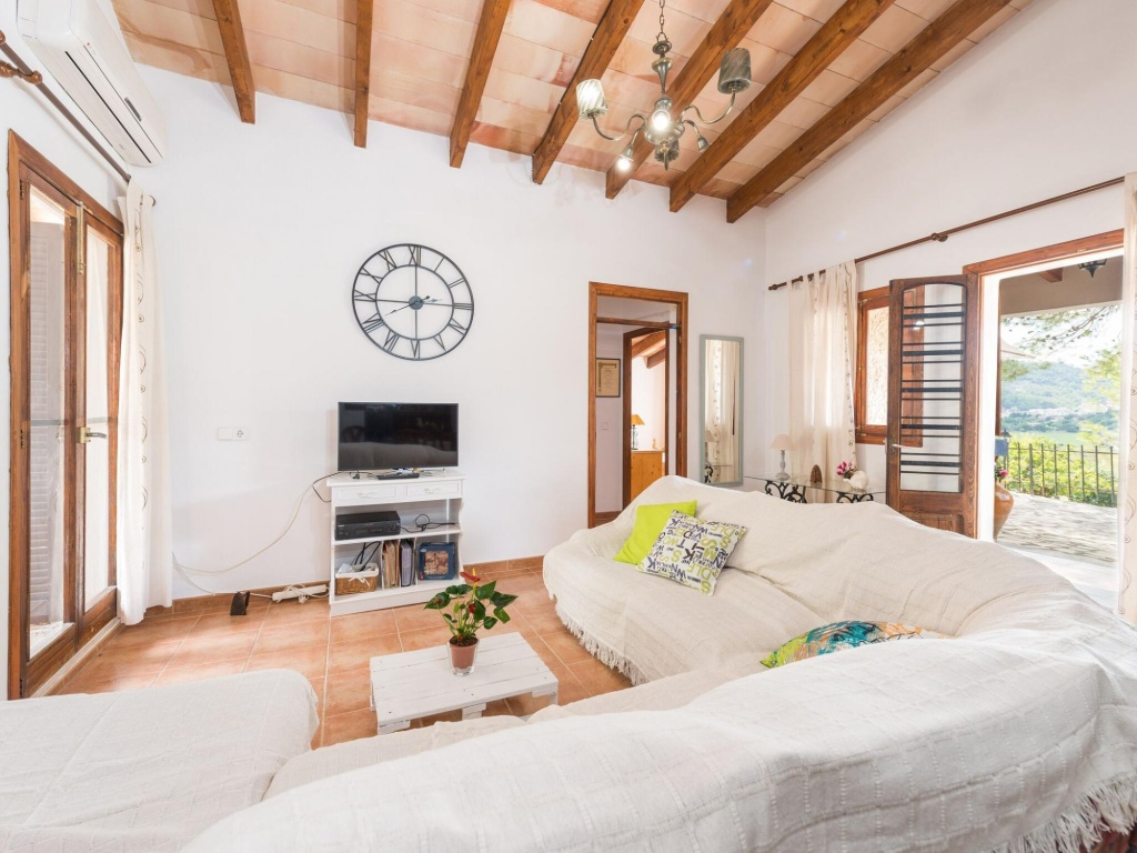 Rustic House in Tramuntana With Salt Pool