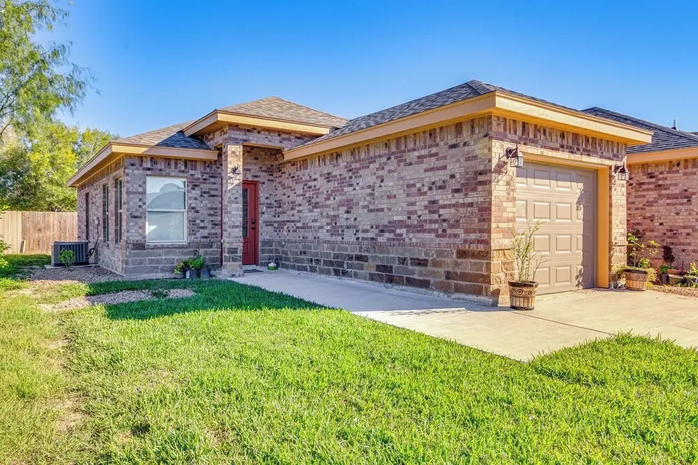 Pet-friendly Brownsville Apartment w/ Yard! — фото